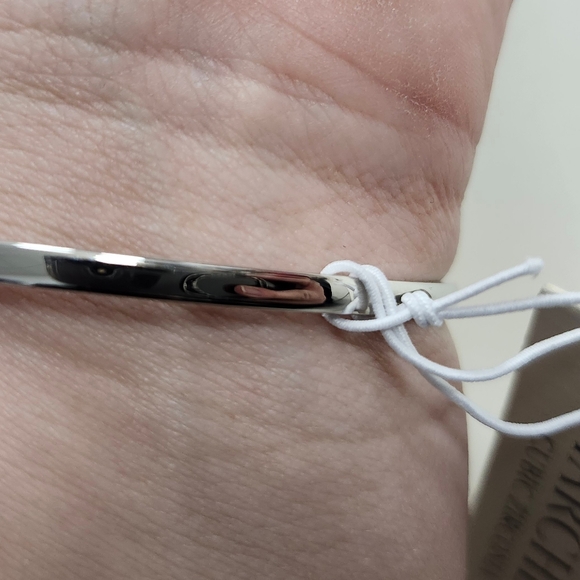 NWT Marchesa Silver-Tone Cubic Zirconia Flower Bangle Bracelet - Picture 2 of 5